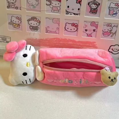 Estojo pelúcia Hello Kitty rosa