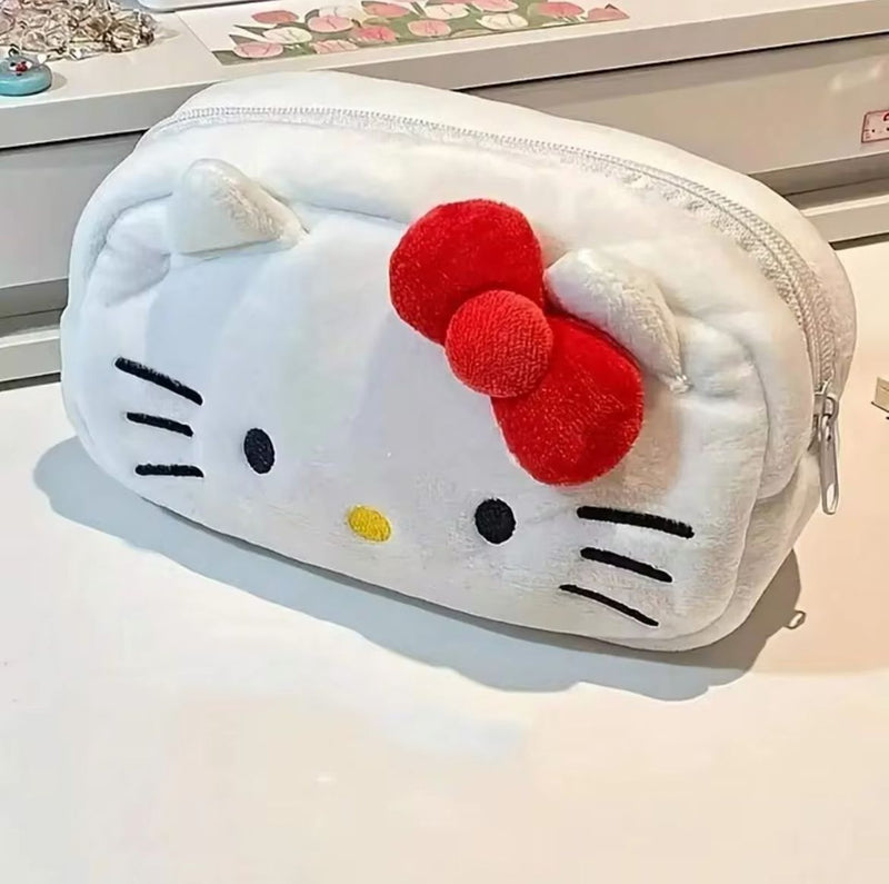 Estojo pelúcia Hello Kitty branco